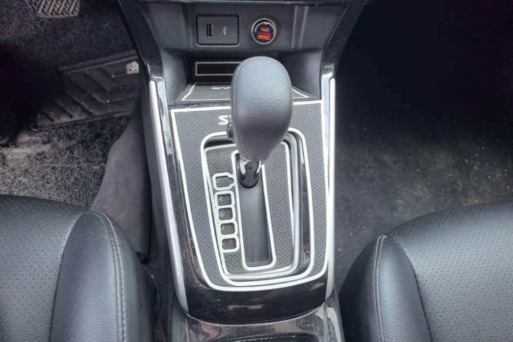 Used Nissan Sylphy 2019 Classic 1.6XL CVT Luxury Edition Gear Lever