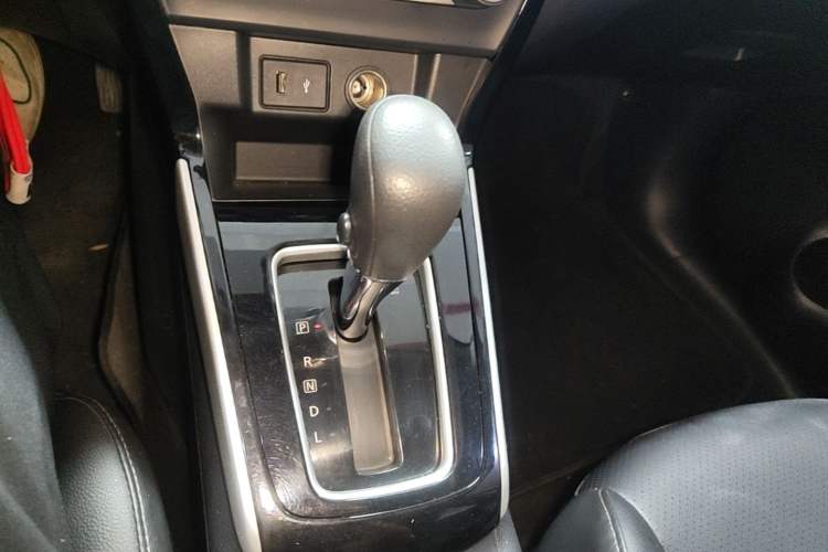 Used Nissan Sylphy 2019 Classic 1.6XL CVT Luxury Edition Gear Lever