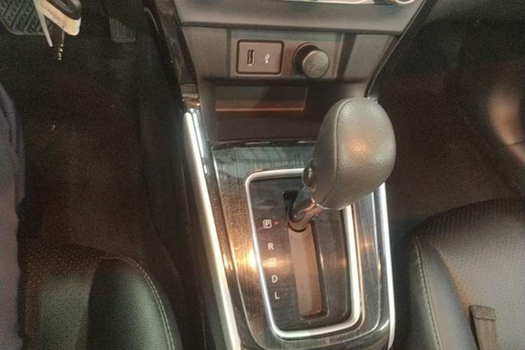 Used Nissan Sylphy 2019 Classic 1.6XL CVT Luxury Edition Gear Lever