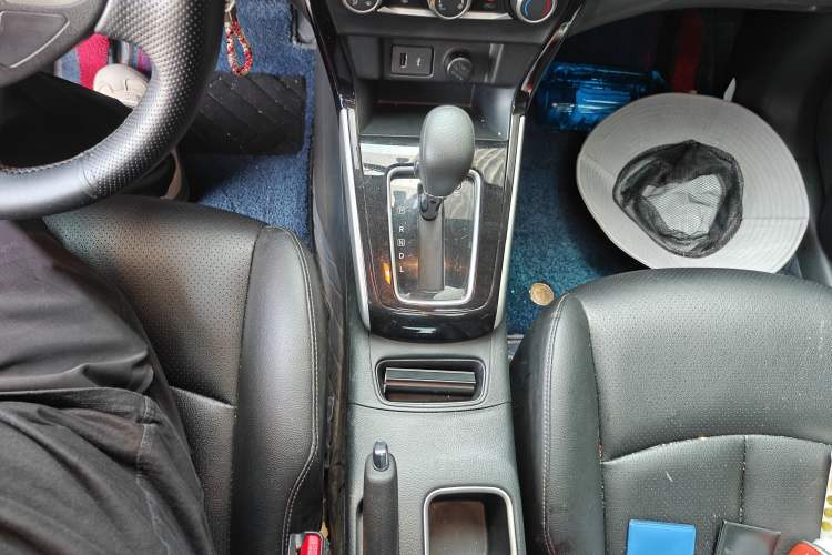 Used Nissan Sylphy 2019 Classic 1.6XL CVT Luxury Edition Gear Lever