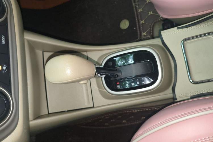 Used Nissan Sylphy 2019 Classic 1.6XE+ CVT SmartConnect Leading Edition Gear Lever