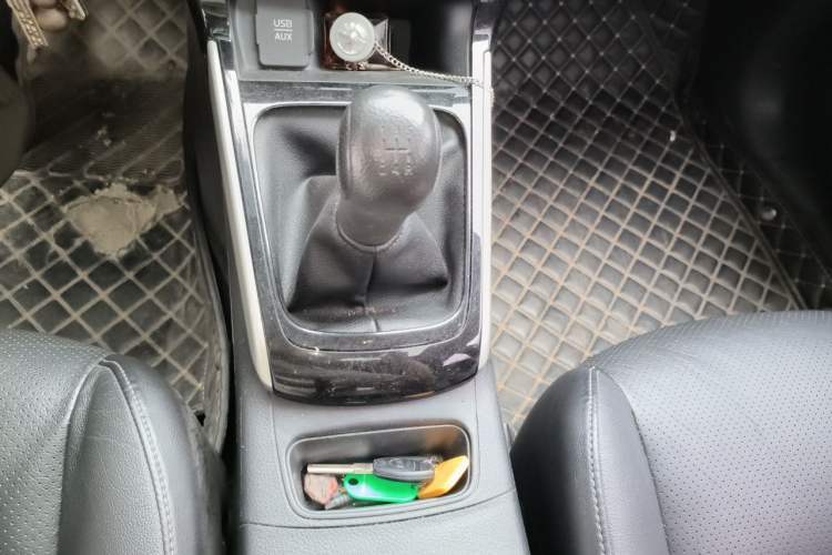 Used Nissan Sylphy 2019 1.6XL Manual Luxury Edition China V Standard Gear Lever