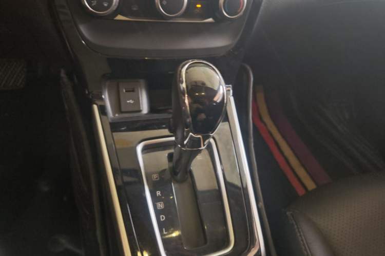 Used Nissan Sylphy 2019 1.6XV CVT Smart Connect Luxury Edition China VI Standard Gear Lever