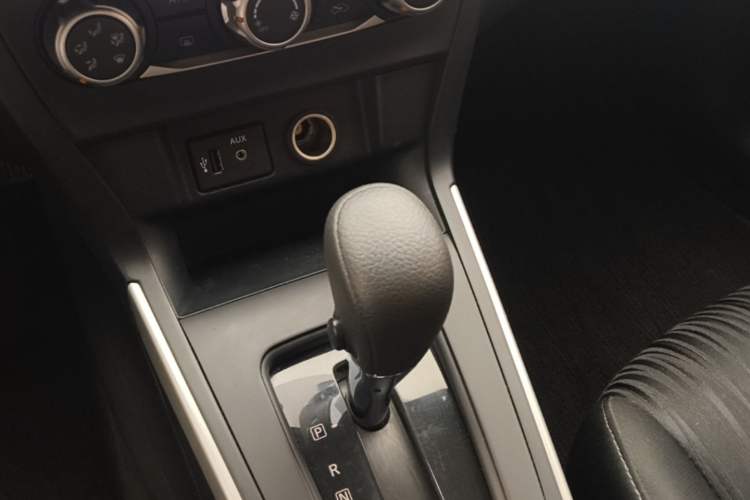 Used Nissan Sylphy 2019 Classic 1.6XE CVT Comfort Edition Gear Lever