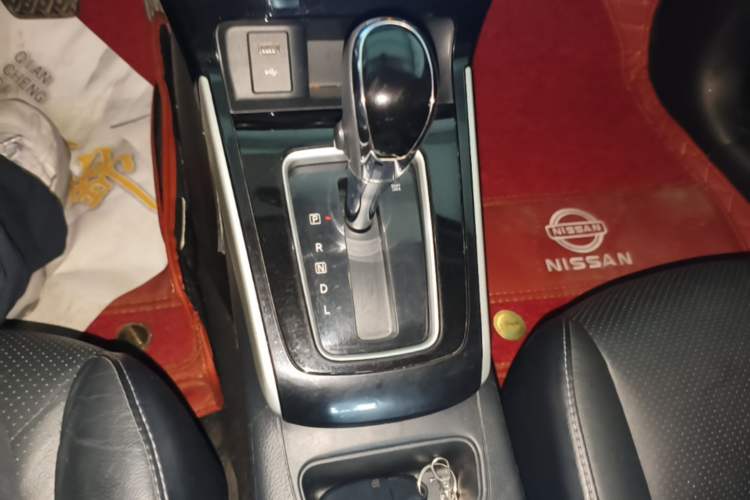 Used Nissan Sylphy 2019 1.6XV CVT Smart Connect Luxury Edition China VI Standard Gear Lever