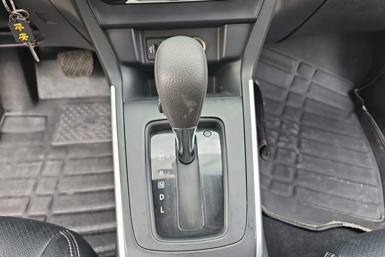 Used Nissan Sylphy 2019 1.6XE CVT Comfort Edition China VI Standard Gear Lever