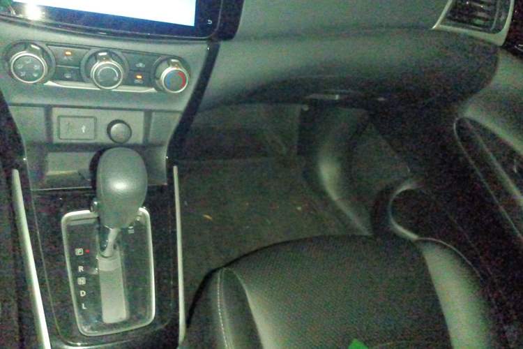 Used Nissan Sylphy 2019 Classic 1.6XL CVT Luxury Edition Gear Lever