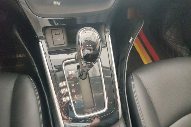Used Nissan Sylphy 2019 1.6XV CVT Smart Connect Luxury Edition China VI Standard Gear Lever