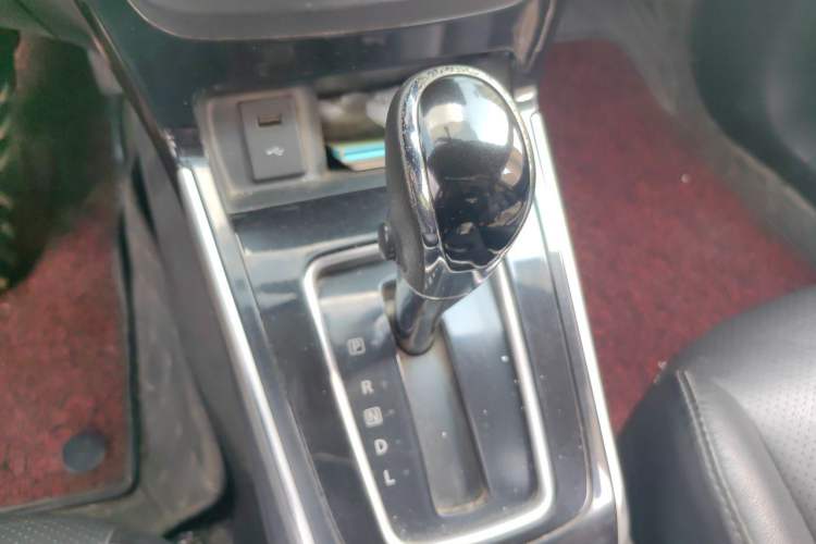 Used Nissan Sylphy 2019 1.6XV CVT Smart Connect Luxury Edition China VI Standard Gear Lever