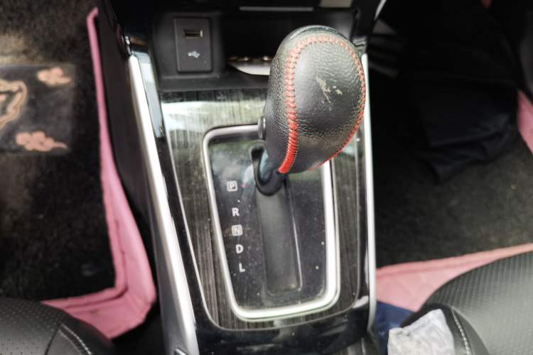 Used Nissan Sylphy 2019 1.6XV CVT Smart Connect Luxury Edition China VI Standard Gear Lever