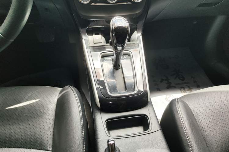 Used Nissan Sylphy 2019 1.6XV CVT Smart Connect Luxury Edition China VI Standard Gear Lever