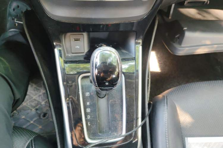 Used Nissan Sylphy 2019 1.6XV CVT Smart Connect Luxury Edition China V Standard Gear Lever