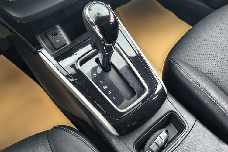 Used Nissan Sylphy 2019 1.6XV CVT Smart Connect Luxury Edition China VI Standard Gear Lever
