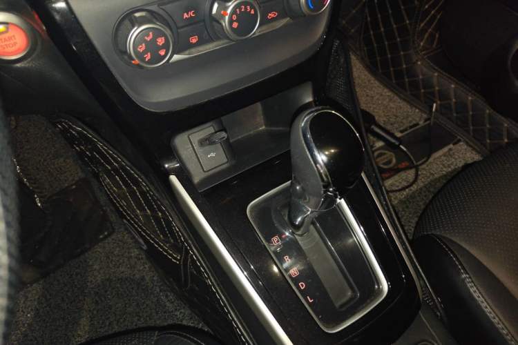 Used Nissan Sylphy 2019 1.6XV CVT Smart Connect Luxury Edition China V Standard Gear Lever