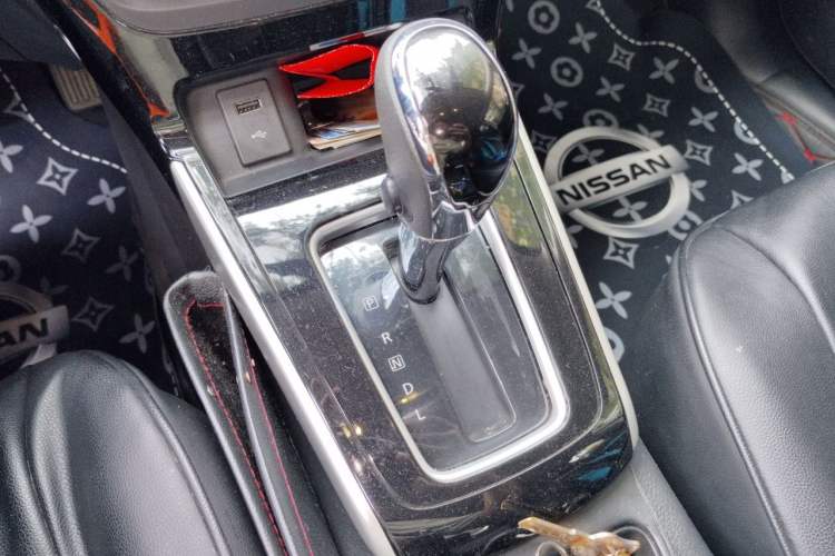 Used Nissan Sylphy 2019 1.6XV CVT Smart Connect Luxury Edition China VI Standard Gear Lever