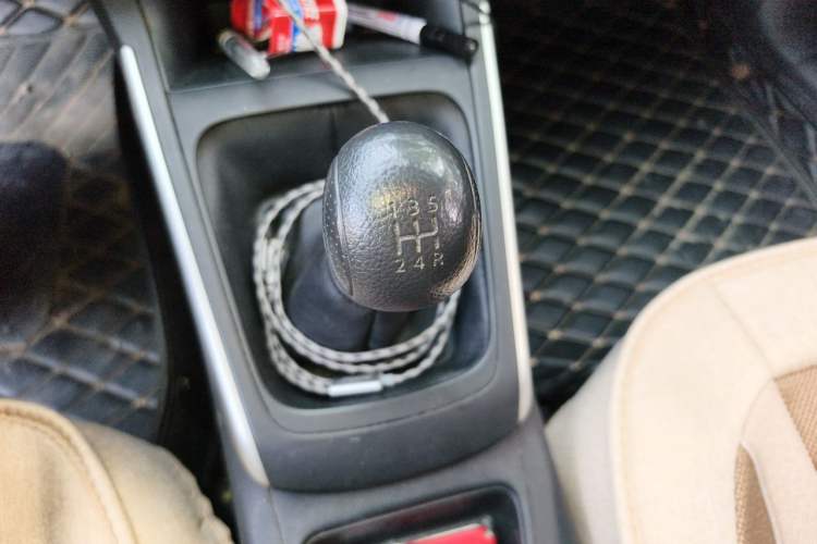 Used Nissan Sylphy 2019 Classic 1.6XE Manual Comfort Edition Gear Lever