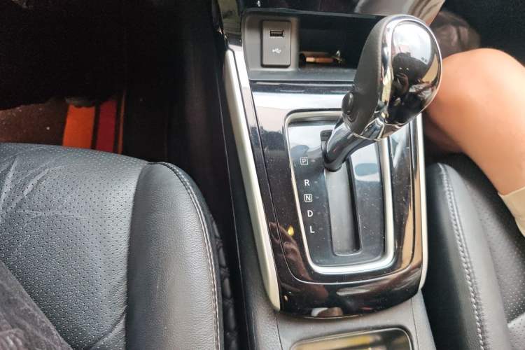Used Nissan Sylphy 2019 1.6XV CVT Smart Connect Luxury Edition China VI Standard Gear Lever