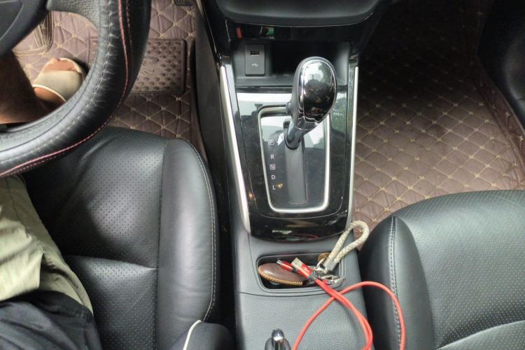 Used Nissan Sylphy 2019 1.6XV CVT Smart Connect Luxury Edition China VI Standard Gear Lever