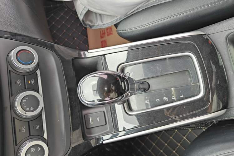 Used Nissan Sylphy 2019 1.6XV CVT Smart Connect Luxury Edition China VI Standard Gear Lever