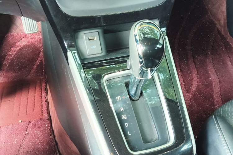 Used Nissan Sylphy 2019 1.6XV CVT Smart Connect Luxury Edition China VI Standard Gear Lever