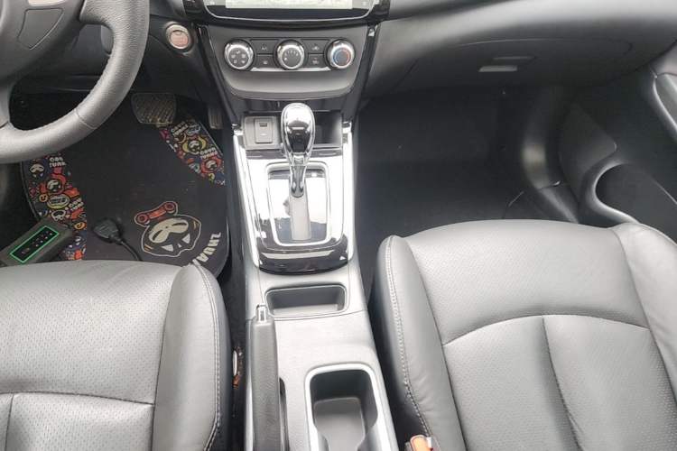 Used Nissan Sylphy 2019 1.6XV CVT Smart Connect Luxury Edition China VI Standard Gear Lever