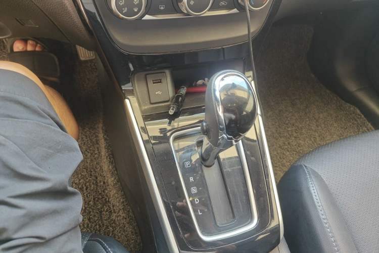 Used Nissan Sylphy 2019 1.6XV CVT Smart Connect Luxury Edition China VI Standard Gear Lever