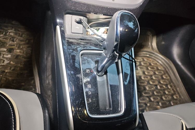 Used Nissan Sylphy 2019 1.6XV CVT Smart Connect Luxury Edition China V Standard Gear Lever