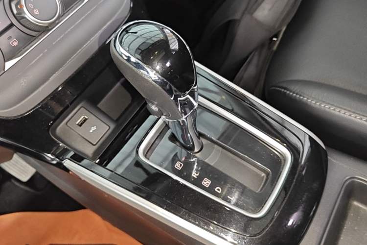 Used Nissan Sylphy 2019 1.6XV CVT Smart Connect Luxury Edition China VI Standard Gear Lever
