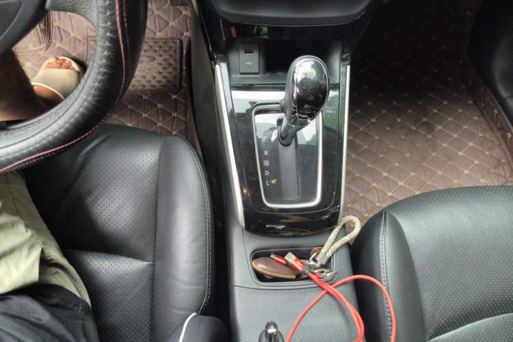 Used Nissan Sylphy 2019 1.6XV CVT Smart Connect Luxury Edition China VI Standard Gear Lever