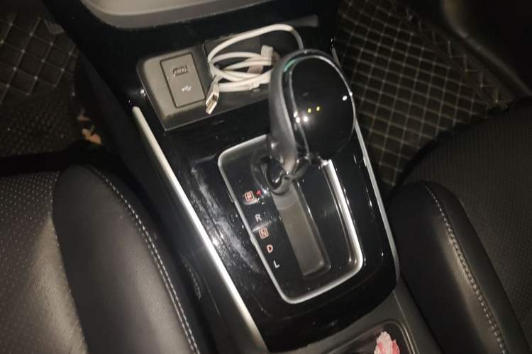 Used Nissan Sylphy 2019 1.6XV CVT Smart Connect Luxury Edition China V Standard Gear Lever