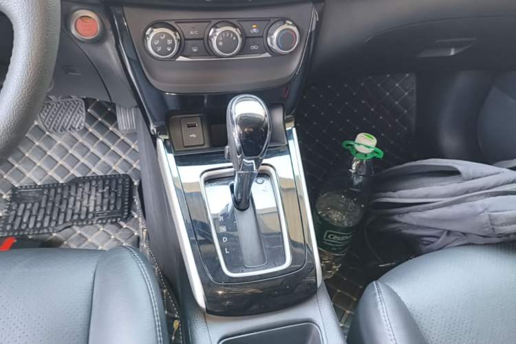 Used Nissan Sylphy 2019 1.6XV CVT Smart Connect Luxury Edition China VI Standard Gear Lever