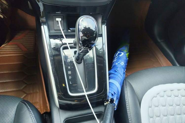 Used Nissan Sylphy 2019 1.6XV CVT Smart Connect Luxury Edition China VI Standard Gear Lever