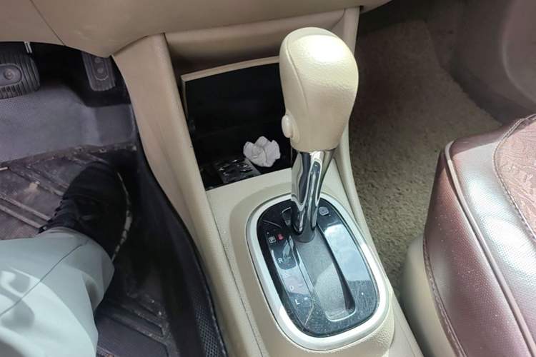 Used Nissan Sylphy 2019 Classic 1.6XE+ CVT SmartConnect Leading Edition Gear Lever
