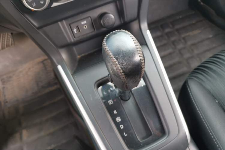 Used Nissan Sylphy 2019 Classic 1.6XE CVT Comfort Edition Gear Lever
