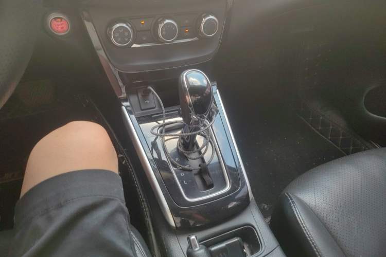 Used Nissan Sylphy 2019 1.6XV CVT Smart Connect Luxury Edition China V Standard Gear Lever