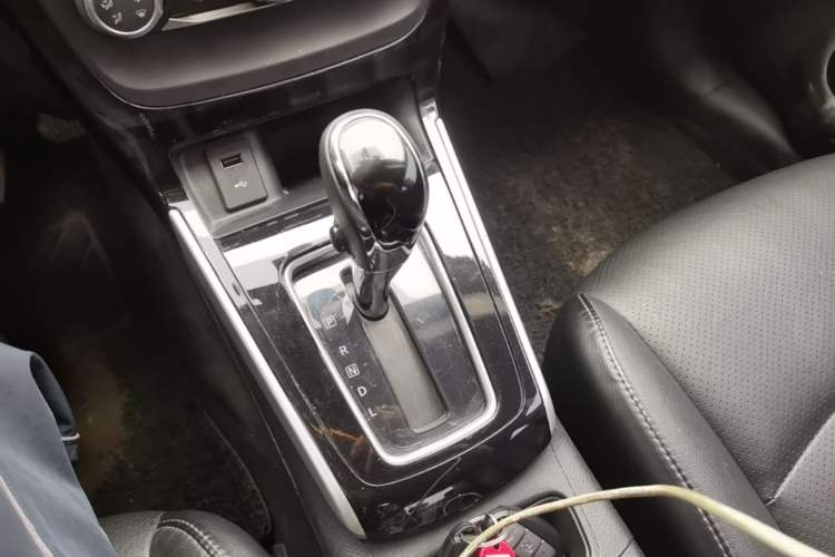 Used Nissan Sylphy 2019 1.6XV CVT Smart Connect Luxury Edition China V Standard Gear Lever