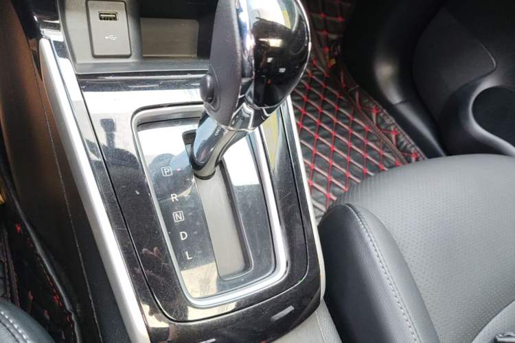 Used Nissan Sylphy 2019 1.6XV CVT Smart Connect Luxury Edition China VI Standard Gear Lever