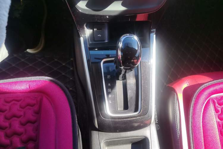 Used Nissan Sylphy 2019 1.6XV CVT Smart Connect Luxury Edition China VI Standard Gear Lever
