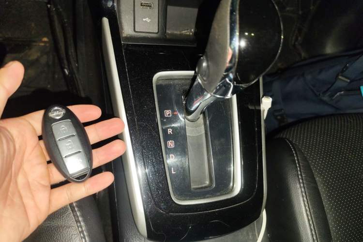 Used Nissan Sylphy 2019 1.6XV CVT Smart Connect Luxury Edition China VI Standard Gear Lever