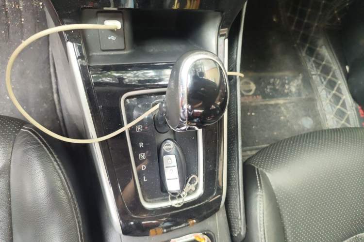 Used Nissan Sylphy 2019 1.6XV CVT Smart Connect Luxury Edition China VI Standard Gear Lever