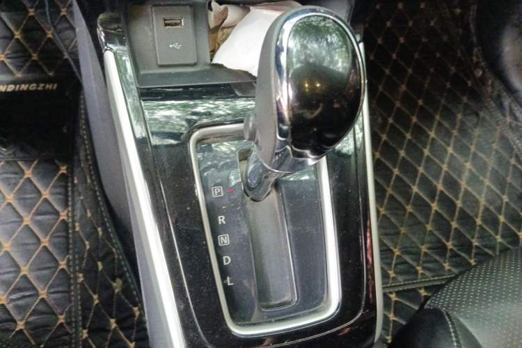 Used Nissan Sylphy 2019 1.6XV CVT Smart Connect Luxury Edition China VI Standard Gear Lever