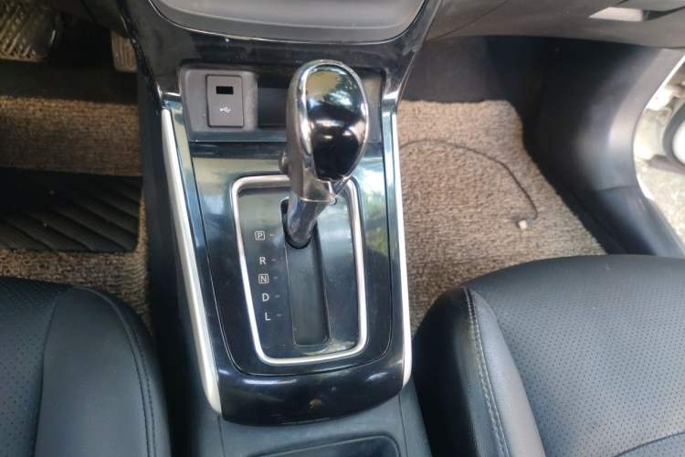 Used Nissan Sylphy 2019 1.6XV CVT Smart Connect Luxury Edition China V Standard Gear Lever