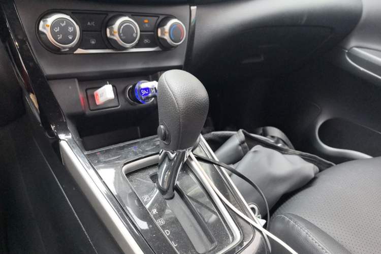 Used Nissan Sylphy 2019 Classic 1.6XL CVT Luxury Edition Gear Lever