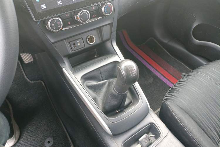 Used Nissan Sylphy 2019 Classic 1.6XE Manual Comfort Edition Gear Lever