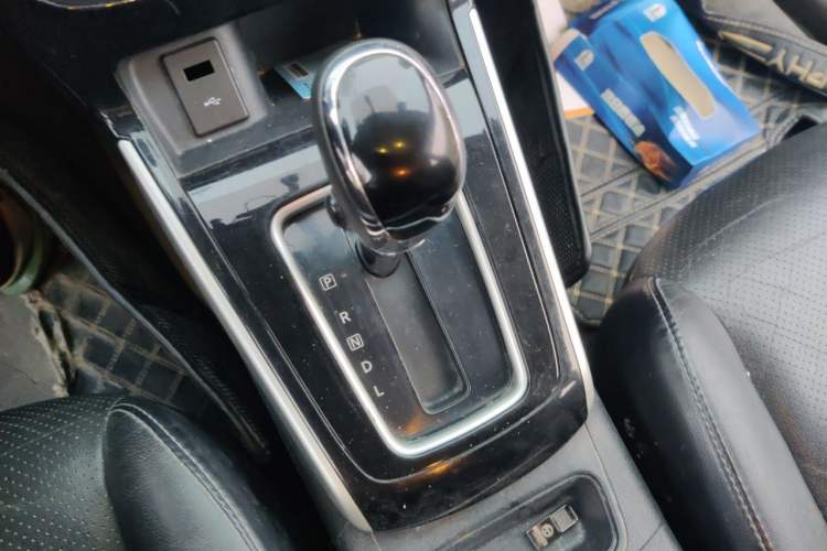 Used Nissan Sylphy 2019 1.6XV CVT Smart Connect Luxury Edition China VI Standard Gear Lever