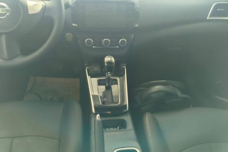 Used Nissan Sylphy 2019 1.6XV CVT Smart Connect Luxury Edition China VI Standard Gear Lever