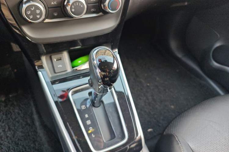 Used Nissan Sylphy 2019 Classic 1.6XL CVT Luxury Edition Gear Lever