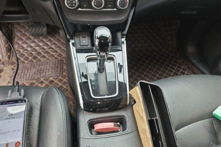 Used Nissan Sylphy 2019 1.6XV CVT Smart Connect Luxury Edition China VI Standard Gear Lever