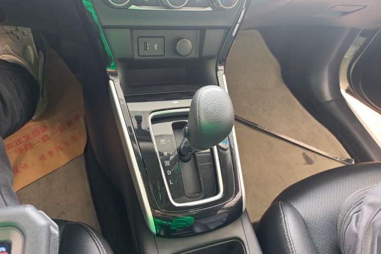 Used Nissan Sylphy 2019 Classic 1.6XL CVT Luxury Edition Gear Lever
