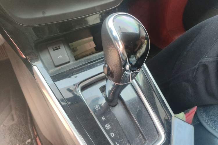 Used Nissan Sylphy 2019 1.6XV CVT Smart Connect Luxury Edition China VI Standard Gear Lever
